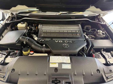 2015-Toyota-Land-Cruiser-200-45-D-V8-VX-Auto_17