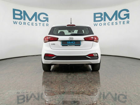2021-Hyundai-i20-12-Fluid_7