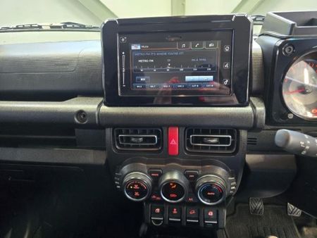 2022-Suzuki-Jimny-15-GLX_24