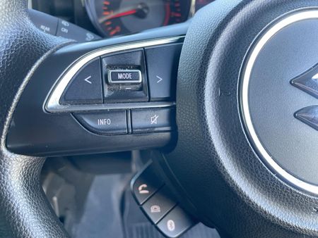 2022-Suzuki-Jimny-15-GL_17