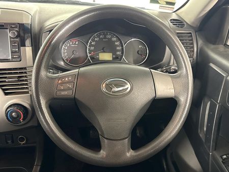 2013-Daihatsu-Terios_10
