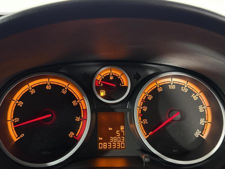 2010-Opel-Corsa-14-Enjoy-5-dr_2
