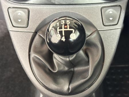 2015-Fiat-500-12_7