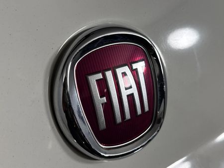 2015-Fiat-500-12_8