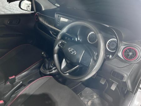 2022-Hyundai-Grand-i10-10-Motion_9