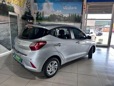 2022-Hyundai-Grand-i10-10-Motion_2