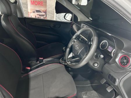 2022-Hyundai-Grand-i10-10-Motion_6