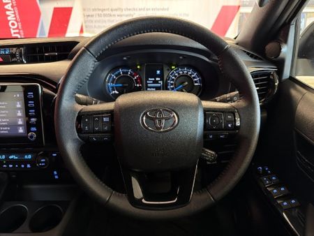 2025-Toyota-Hilux-28-GD-6-Raised-Body-Legend-Auto-Double-Cab_7
