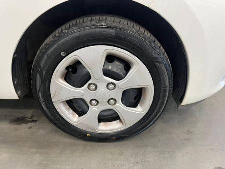 2017-Kia-Picanto-10-LS_8