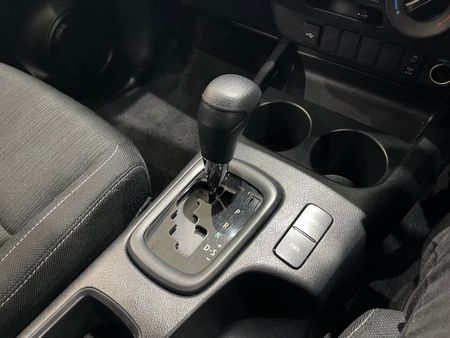 2025-Toyota-Hilux-24-GD-6-Raider-4x4-Auto-Double-Cab_9