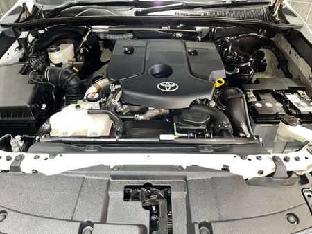 2025-Toyota-Hilux-24-GD-6-Raider-4x4-Auto-Double-Cab_12