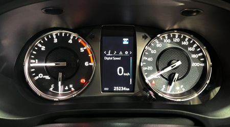2025-Toyota-Hilux-24-GD-6-Raider-4x4-Auto-Double-Cab_7