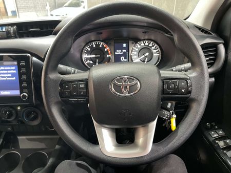 2025-Toyota-Hilux-24-GD-6-Raider-4x4-Auto-Double-Cab_8