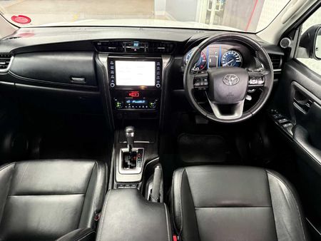 2022-Toyota-Fortuner-28-GD-6-Raised-Body-Auto_9