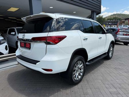 2022-Toyota-Fortuner-28-GD-6-Raised-Body-Auto_3