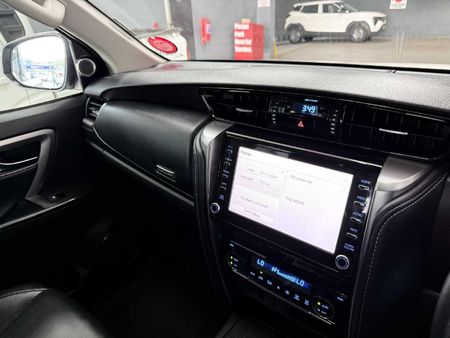 2022-Toyota-Fortuner-28-GD-6-Raised-Body-Auto_8