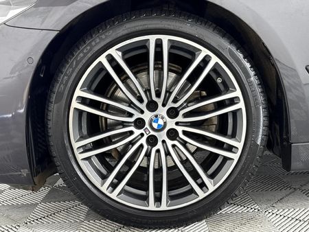 2018-BMW-5-Series-520d-M-Sport_4