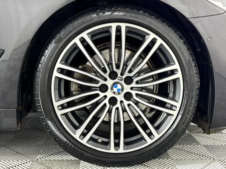 2018-BMW-5-Series-520d-M-Sport_5