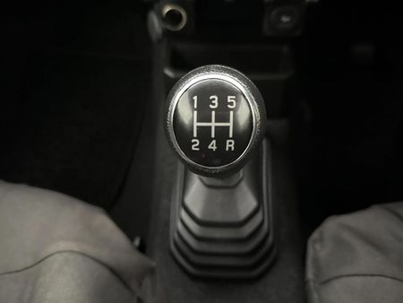 2022-Suzuki-Jimny-15-GL_8