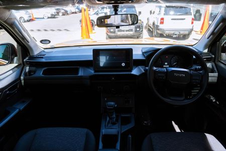 2026-Toyota-Hilux-28-GD-6-RB-SRX-4x4-Auto-Double-Cab_10