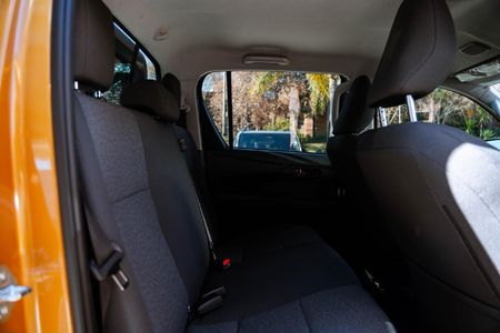 2026-Toyota-Hilux-28-GD-6-RB-SRX-4x4-Auto-Double-Cab_11