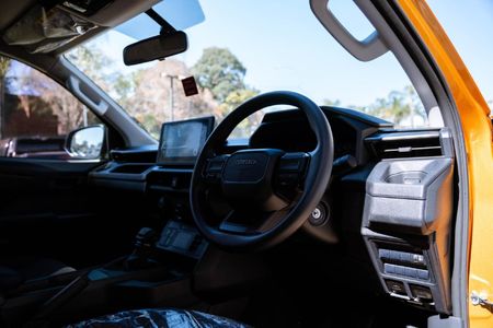 2026-Toyota-Hilux-28-GD-6-RB-SRX-4x4-Auto-Double-Cab_9