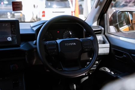 2026-Toyota-Hilux-28-GD-6-RB-SRX-4x4-Auto-Double-Cab_12