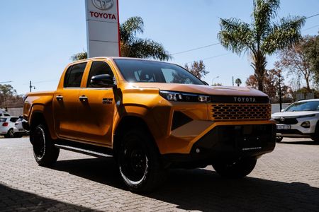 2026-Toyota-Hilux-28-GD-6-RB-SRX-4x4-Auto-Double-Cab_7
