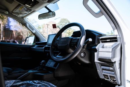 2026-Toyota-Hilux-28-GD-6-RB-SRX-Auto-Double-Cab_11