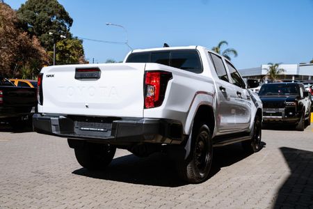 2026-Toyota-Hilux-28-GD-6-RB-SRX-Auto-Double-Cab_12