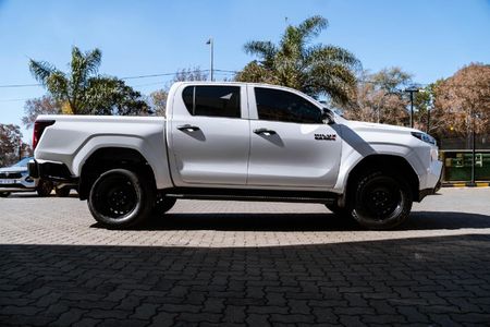 2026-Toyota-Hilux-28-GD-6-RB-SRX-Auto-Double-Cab_13