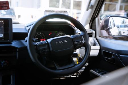 2026-Toyota-Hilux-28-GD-6-RB-SRX-Auto-Double-Cab_14
