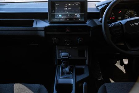 2026-Toyota-Hilux-28-GD-6-RB-SRX-Auto-Double-Cab_15