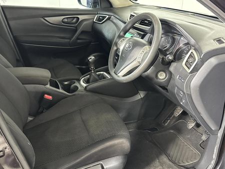 2017-Nissan-Qashqai-12T-Visia_8