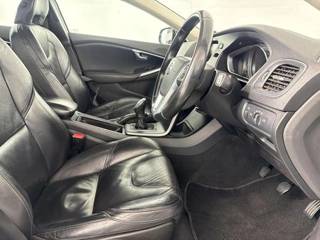 2014-Volvo-V40-T3-Essential_9