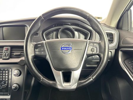 2014-Volvo-V40-T3-Essential_12