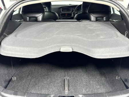 2014-Volvo-V40-T3-Essential_14