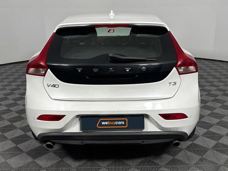 2014-Volvo-V40-T3-Essential_18