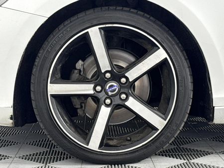 2014-Volvo-V40-T3-Essential_4