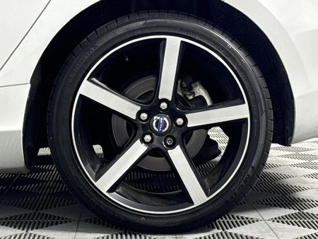 2014-Volvo-V40-T3-Essential_6