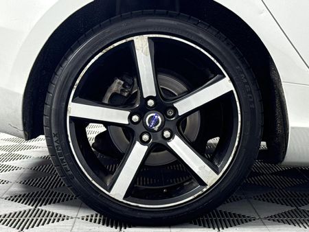 2014-Volvo-V40-T3-Essential_7