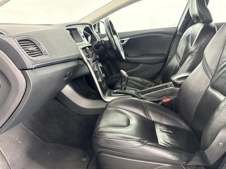 2014-Volvo-V40-T3-Essential_8
