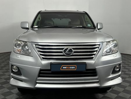 2011-Lexus-LX-570_15