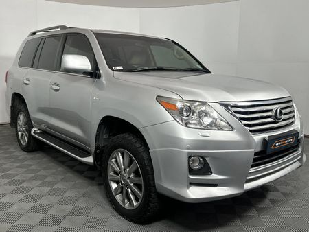 2011-Lexus-LX-570_16
