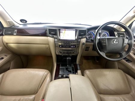 2011-Lexus-LX-570_1