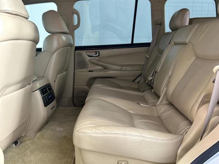 2011-Lexus-LX-570_3