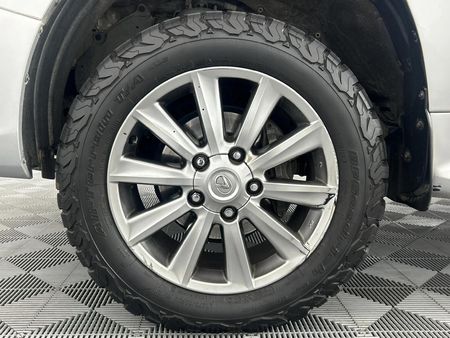 2011-Lexus-LX-570_4