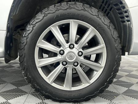 2011-Lexus-LX-570_5