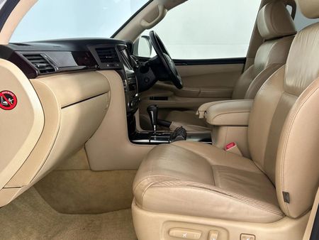 2011-Lexus-LX-570_8