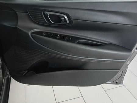2023-Hyundai-i20-12-Motion_14